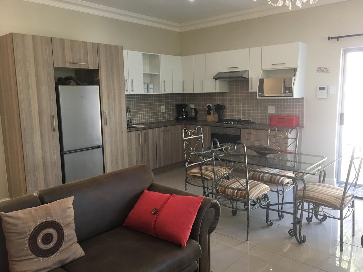 African Palm Cottage And Guesthouse Durbanville Bagian luar foto