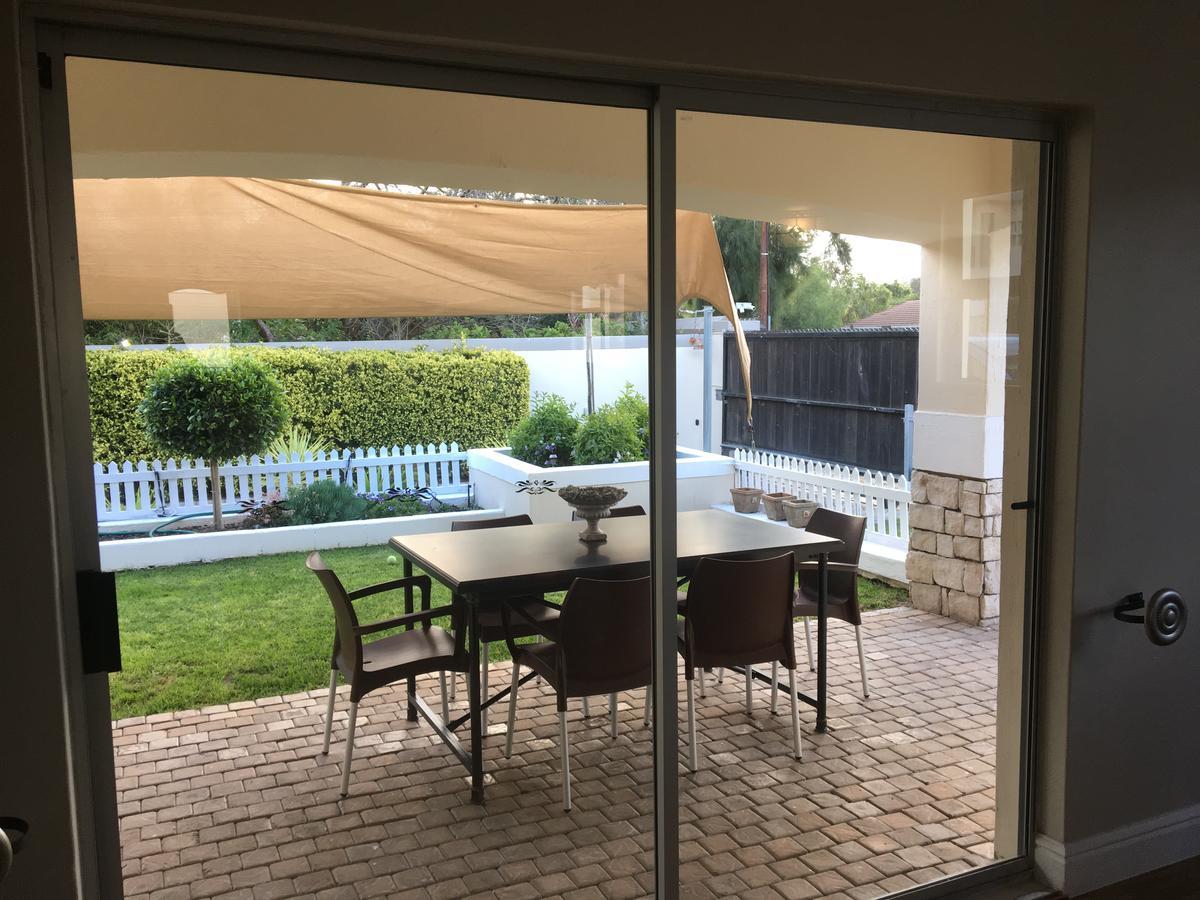 African Palm Cottage And Guesthouse Durbanville Bagian luar foto