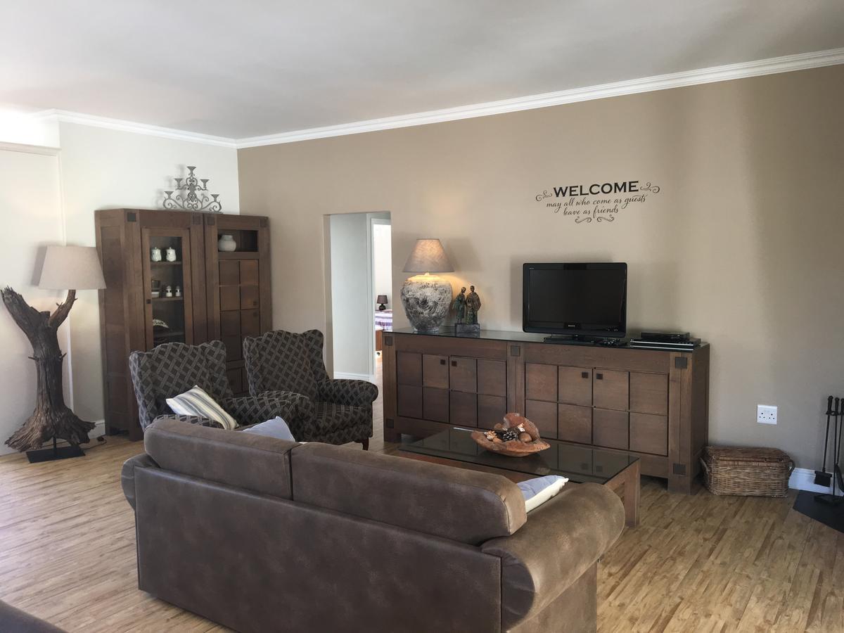 African Palm Cottage And Guesthouse Durbanville Bagian luar foto