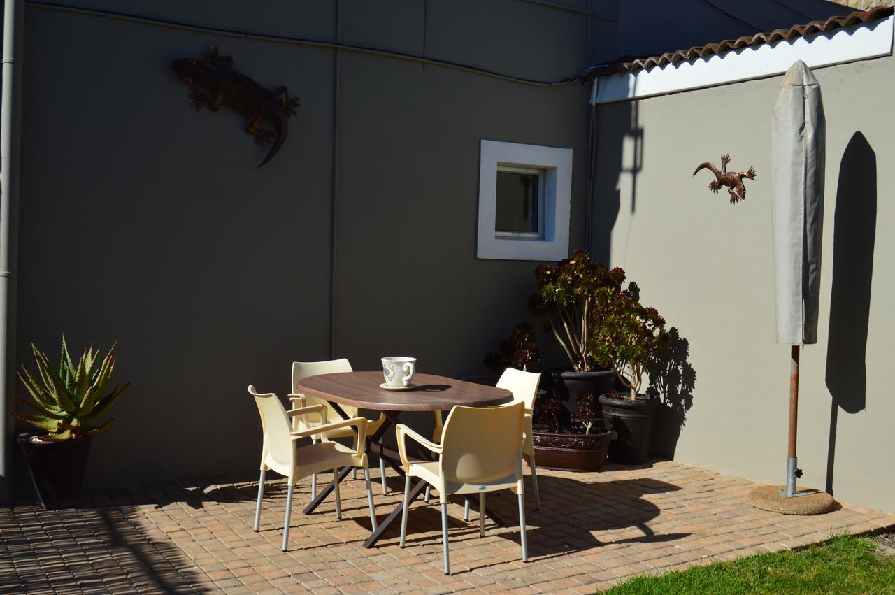 African Palm Cottage And Guesthouse Durbanville Bagian luar foto
