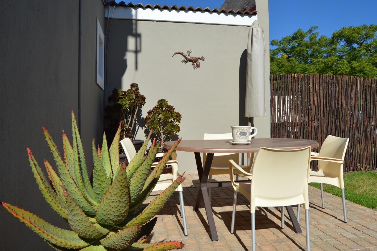 African Palm Cottage And Guesthouse Durbanville Bagian luar foto