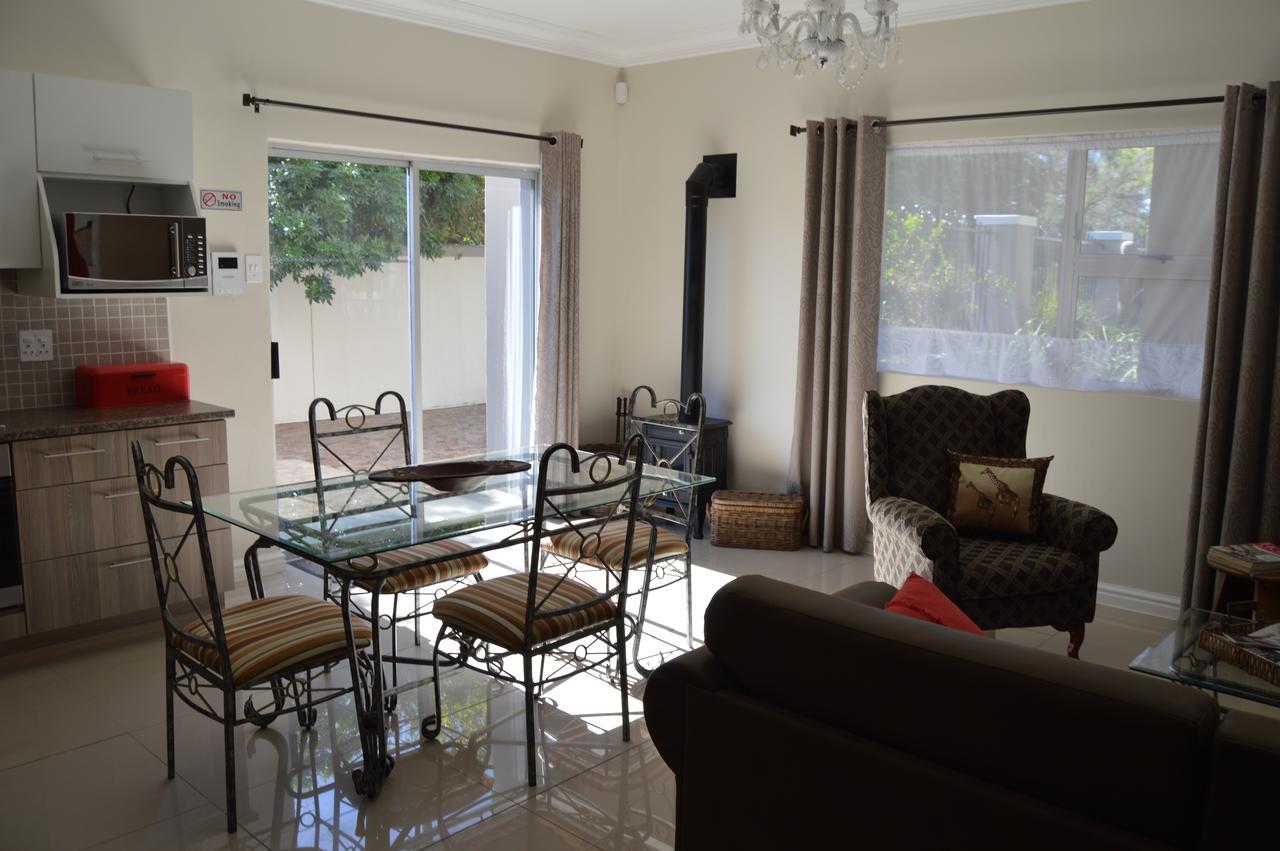 African Palm Cottage And Guesthouse Durbanville Bagian luar foto