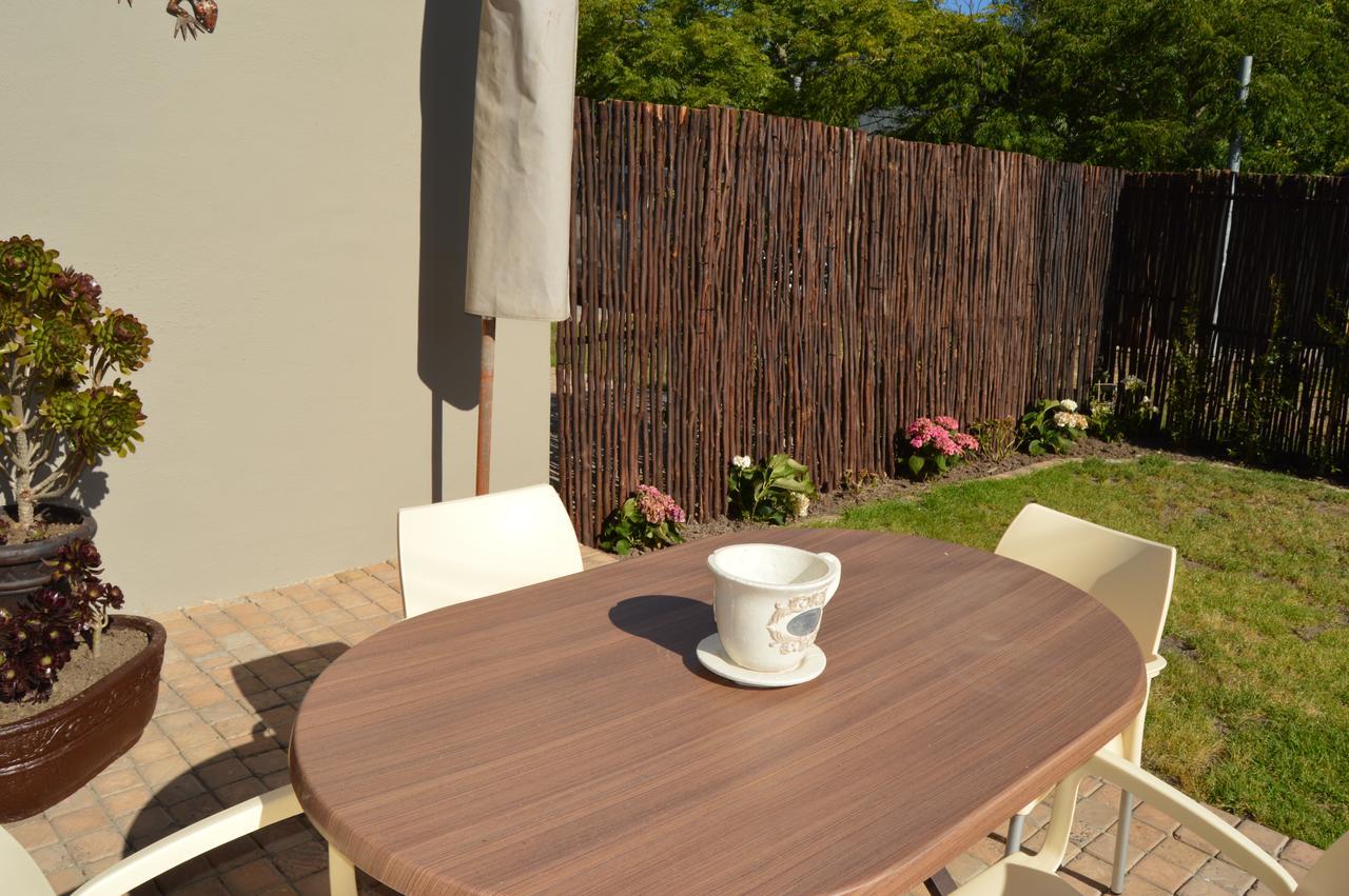 African Palm Cottage And Guesthouse Durbanville Bagian luar foto