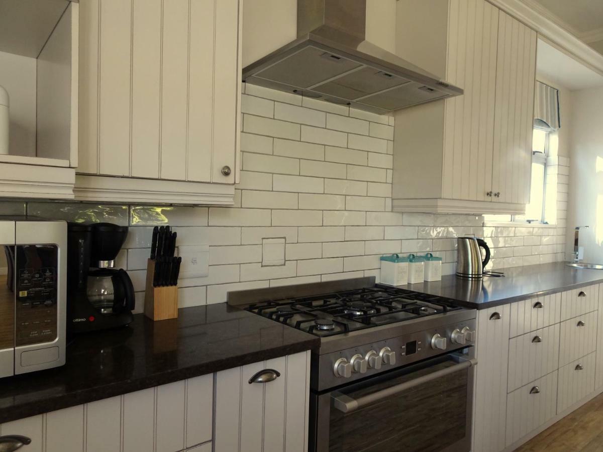 African Palm Cottage And Guesthouse Durbanville Bagian luar foto